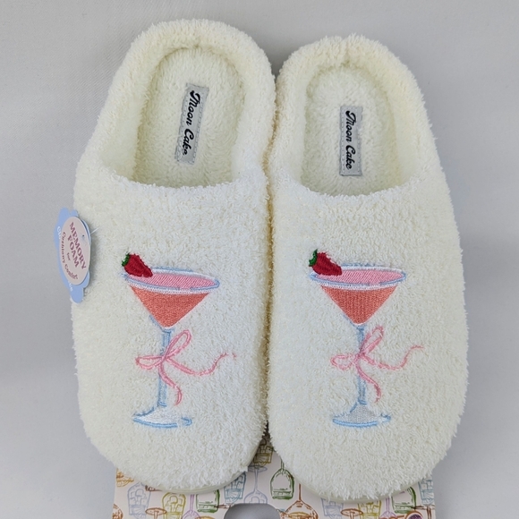 Moon Cake Shoes - Slipper Strawberry Cosmopolitan Embroider Fleece Memory Foam Slip On L(9/10) NWT